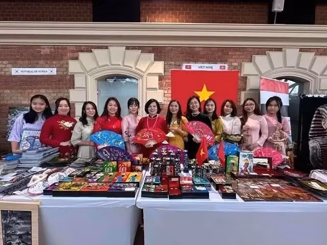 La Embajada de Vietnam en Hungría participó en la 13 Feria Diplomática de Caridad. (Foto: VNA)