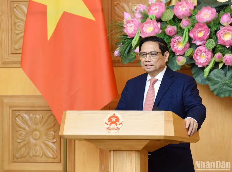 Minh Chinh asigna tareas a los jefes de las misiones representativas vietnamitas en el exterior.