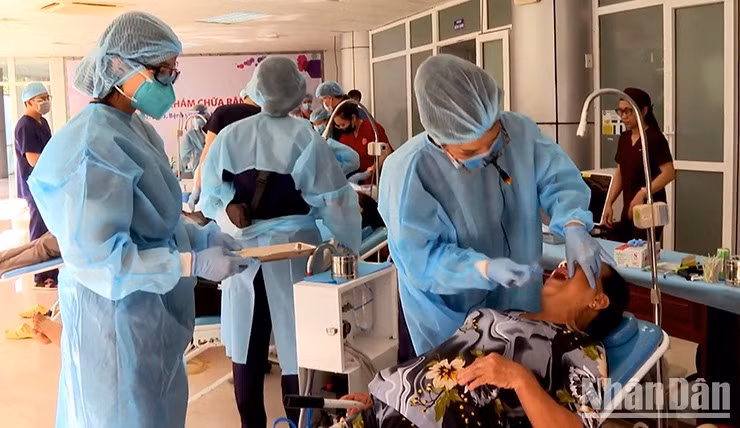 Examen dental para pacientes pobres