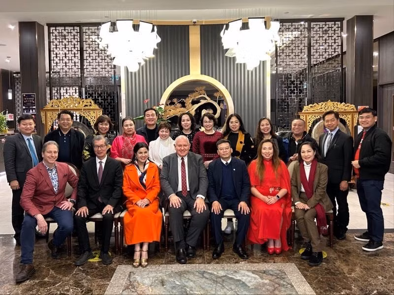 La delegación vietnamita se reune con el alcalde de la ciudad canadiense de Markham. (Foto: thoidai.com.vn)