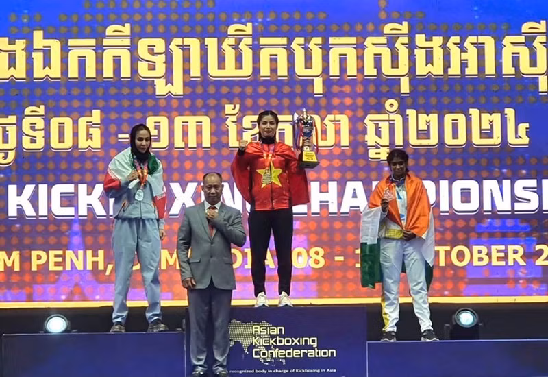 La luchadora Hong Tham brinda la undécima medalla de oro a Vietnam. (Foto: thethaovietnamplus.vn)