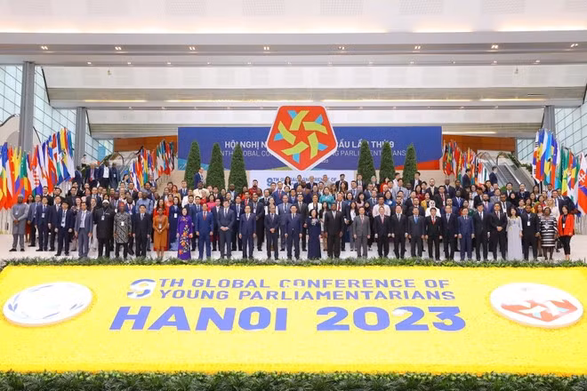 Delegados participantes en la IX Conferencia Global de Jóvenes Parlamentarios en Hanoi (Foto: VNA)