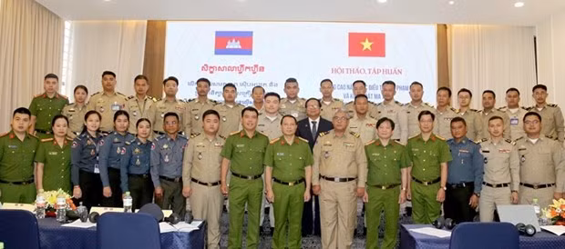 Delegados participantes en la cita (Foto: dangcongsan.vn)