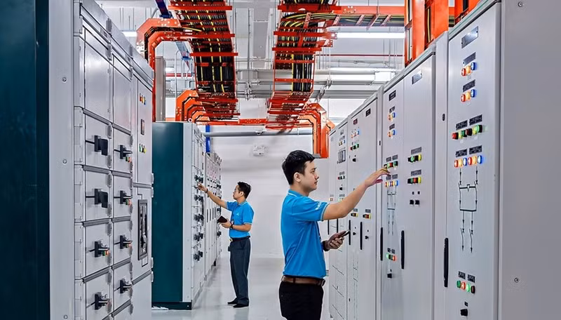 El sistema de generador de respaldo según estándares NFPA 110 nivel 1.