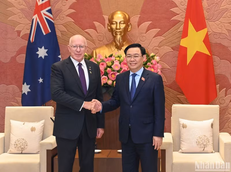 El presidente de la Asamblea Nacional de Vietnam, Vuong Dinh Hue, se reunió hoy en Hanói con el gobernador general de Australia, David Hurley (Foto: Nhan Dan)