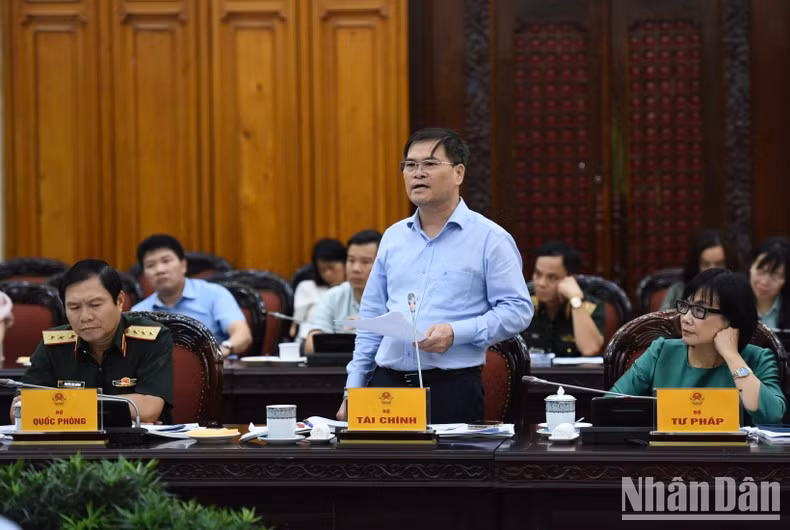 El viceministro de Finanzas, Bui Van Khang.