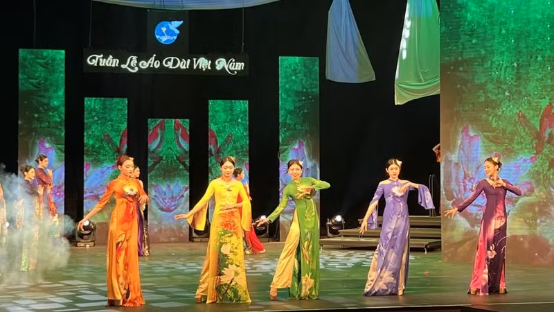 Lanzan en Vietnam "Semana del Ao Dai" 2024