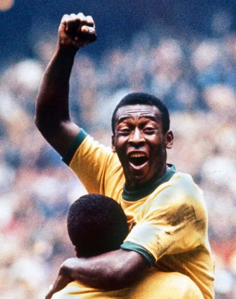 Pelé y Jairzinho celebran su victoria en la Copa Mundial de 1970. (Fotografía: Colorsport/Shutterstock)