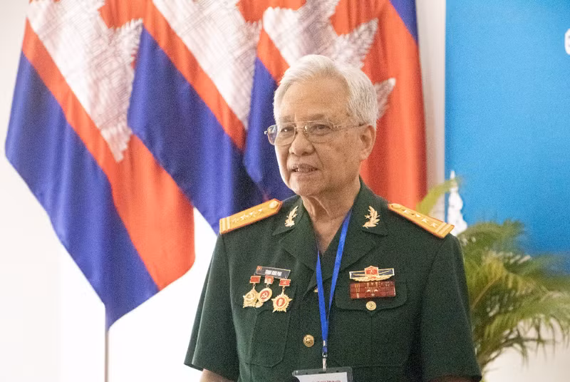 Coronel Trinh Vinh Pha, subjefe permanente del Comité de Enlace de ex expertos vietnamitas que respaldaron a la revolución camboyana Coronel Trinh Vinh Pha, subjefe permanente del Comité de Enlace de ex expertos vietnamitas que respaldaron a la revolución camboyana