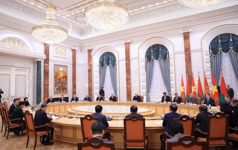 El secretario general del Partido Comunista de Vietnam, To Lam mantiene conversaciones con el presidente bielorruso, Aleksandr Lukashenko. (Foto: VNA)