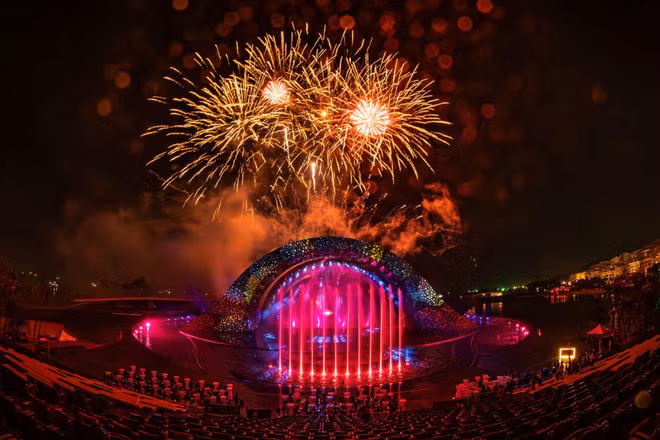 El escenario del evento de Coca-Cola es impresionante con una variedad de efectos. (Foto: Sun Group)