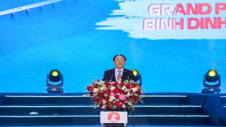 El presidente del Comité Popular Provincial, Pham Anh Tuan, interviene en el acto