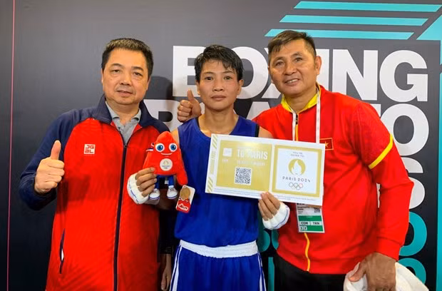 La boxeadora vietnamita Vo Thi Kim Anh (centro). (Fotografía: VNA)