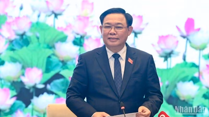 El presidente de la Asamblea Nacional de Vietnam, Vuong Dinh Hue, interviene en el encuentro. (Fotografía: Nhan Dan)