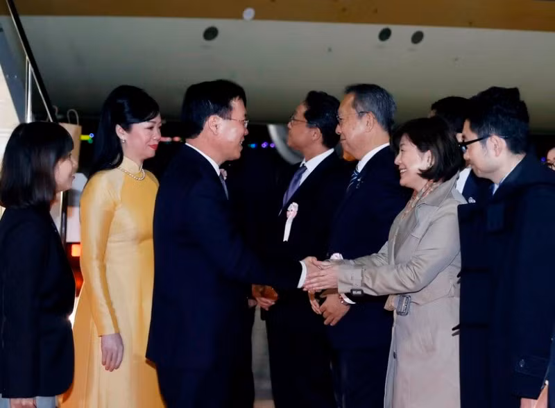Ceremonia de bienvenida al jefe de Estado vietnamita. Ceremonia de bienvenida al jefe de Estado vietnamita.