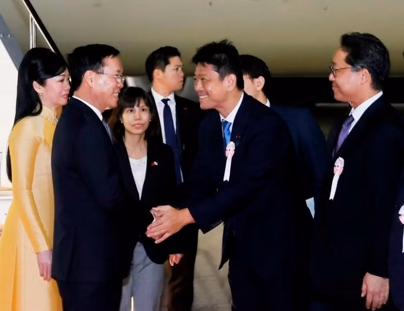 El presidente Vo Van Thuong iniciará mañana una visita oficial de cuatro días en el país del Sol Naciente. El presidente Vo Van Thuong iniciará mañana una visita oficial de cuatro días en el país del Sol Naciente.