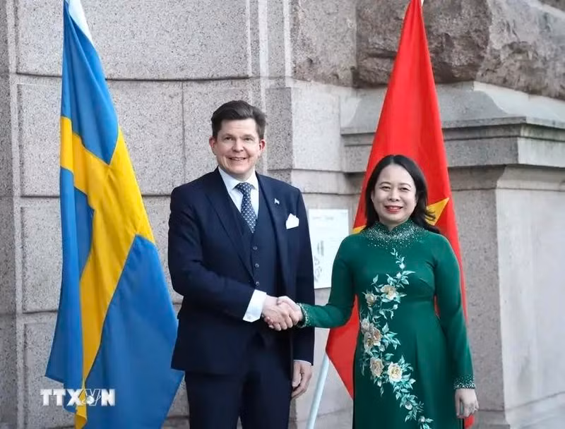 La vicepresidenta de Vietnam, Vo Thi Anh Xuan, se reúne con el titular del Parlamento de Suecia, Andreas Norlén. (Fotografía: VNA)