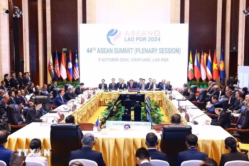 En la sesión plenaria de la 44 Cumbre de la Asean. (Fotografía: VNA)