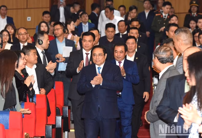 El jefe de Gobierno llega al lugar del evento.