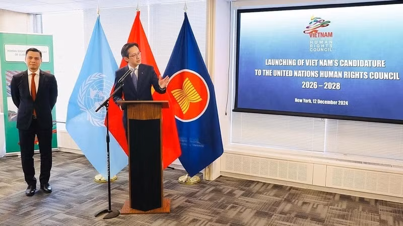 El viceministro de Relaciones Exteriores Do Hung Viet anuncia la candidatura de Vietnam para la reelección al CDHNU. (Fotografía: VNA)