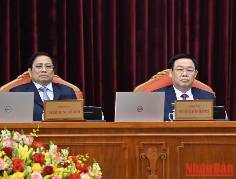 El primer ministro, Pham Minh Chinh (izquierda), y el presidente de la Asamblea Nacional, Vuong Dinh Hue. El primer ministro, Pham Minh Chinh (izquierda), y el presidente de la Asamblea Nacional, Vuong Dinh Hue.