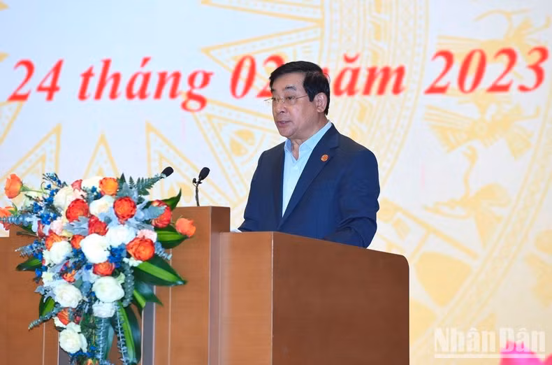El director de la Agencia de Administración de Examen y Tratamiento Médico del Ministerio de Salud Pública, Luong Ngoc Khue.