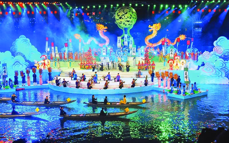 Hue, cabecera de la provincia de Thua Thien-Hue, ha sellado su marca como ciudad de los festivales de Vietnam.