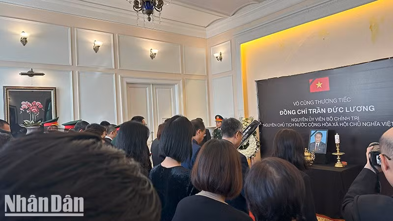 En el acto de homenaje al expresidente Tran Duc Luong en Rusia. (Fotografía: Nhan Dan)