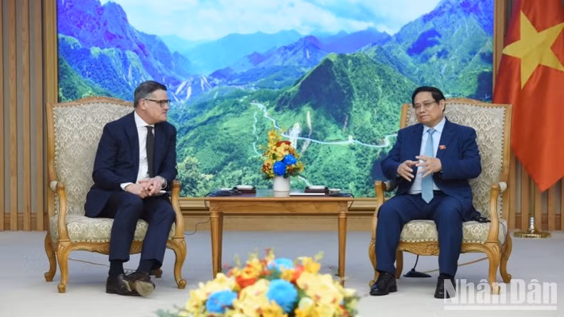 El primer ministro de Vietnam, Pham Minh Chinh, se reúne con el ministro-presidente del estado alemán de Hesse, Boris Rhein. (Fotografía: Nhan Dan)