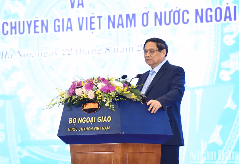 El primer ministro de Vietnam, Pham Minh Chinh, interviene en el evento. (Fotografía: VNA)