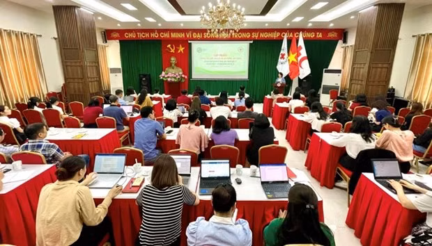 En el curso. (Fotografía: dangcongsan.vn)