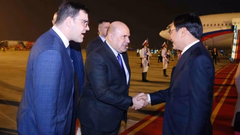 El premier ruso realiza una visita oficial de dos días a Vietnam. El premier ruso realiza una visita oficial de dos días a Vietnam.