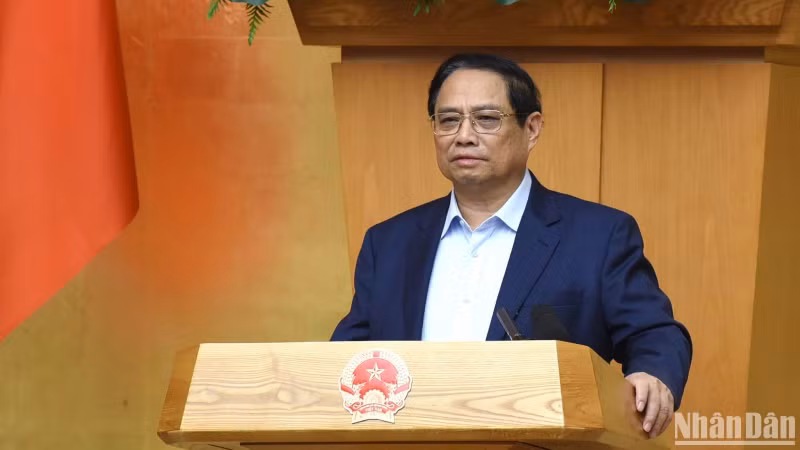 El primer ministro Pham Minh Chinh interviene en la reunión. (Fotografía: Nhan Dan)