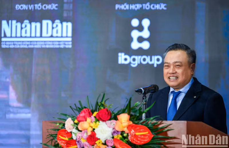 El presidente del Comité Popular de Hanói, Tran Sy Thanh, habla en la ceremonia.