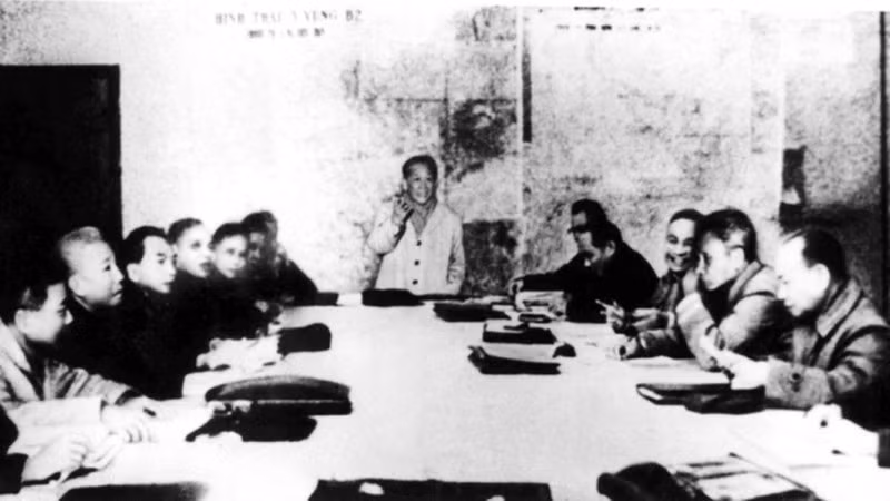 Frente a un estratégico momento en el que su lado gozaba de plenas condiciones militares y políticas, el Buró Político del Comité Central del Partido se reúne en octubre de 1974 para debatir el plan de liberación del Sur. (Foto: Archivo de VNA) 