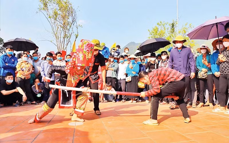 En un festival de los compatriotas de minorías étnicas en Quang Ninh. (Fotografía: Nhan Dan)