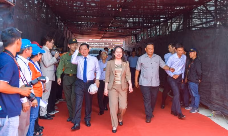 La presidenta interina de Vietnam, Vo Thi Anh Xuan, asiste a la inauguración del torneo. (Fotografía: VNA)