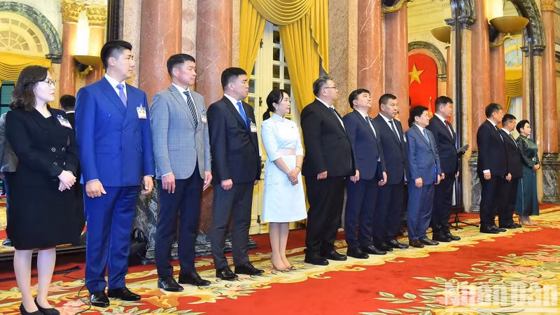 Miembros de la delegación de Mongolia.