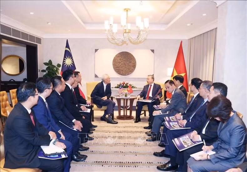 El secretario general del Partido Comunista de Vietnam, To Lam, se reúne con Dato’ Lin Yun Ling, director ejecutivo del grupo Gamuda.