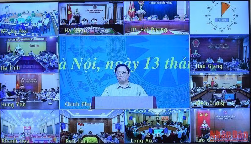 La reunión contó con la presencia de varios dirigentes partidistas y estatales. Además, participaron por vía de videoconferencia representantes de las 63 provincias y ciudades de primera división administrativa.
