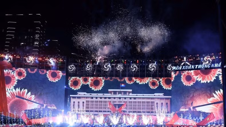 El evento tiene lugar en vísperas del 50 aniversario del Día de la Liberación del Sur y la Reunificación nacional de Vietnam (30 de abril de 1975). El evento tiene lugar en vísperas del 50 aniversario del Día de la Liberación del Sur y la Reunificación nacional de Vietnam (30 de abril de 1975).