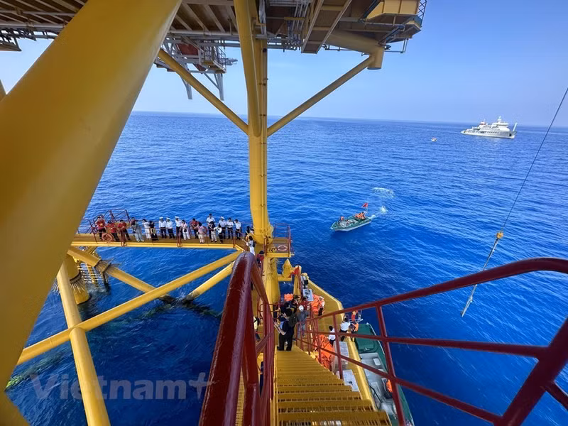 Las tareas de las plataformas marítimas son instalar faros para guiar a los barcos pesqueros y facilitar el movimiento en la región; establecer estaciones de investigación hidrometeorológica; y servir como un refugio para los pescadores cuando hay tormentas. Las tareas de las plataformas marítimas son instalar faros para guiar a los barcos pesqueros y facilitar el movimiento en la región; establecer estaciones de investigación hidrometeorológica; y servir como un refugio para los pescadores cuando hay tormentas.