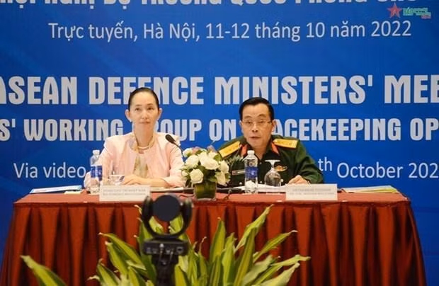 El coronel Nguyen Nhu Canh y Matsuzawa Tomoko copresidieron la conferencia en Hanói. (Fotografía: qdnd.vn)
