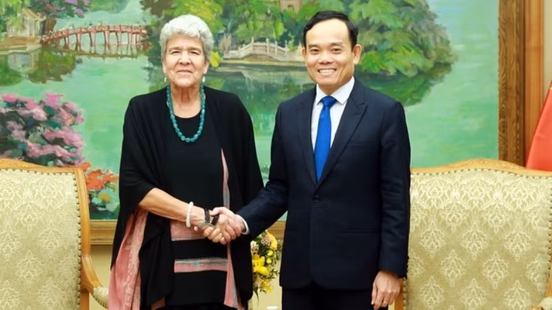 El vice primer ministro de Vietnam Tran Luu Quang y la subsecretaria de Comercio de Estados Unidos, Marisa Lago. (Fotografía: VGP)