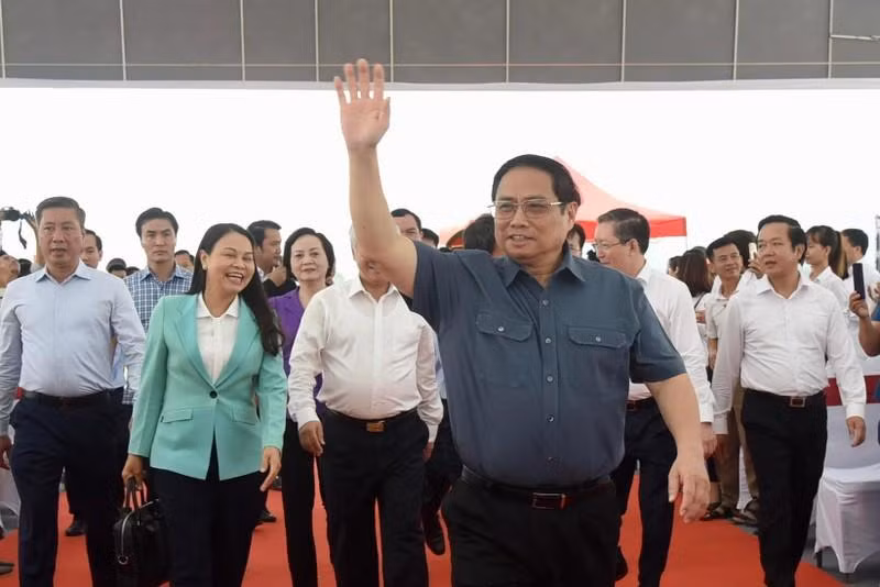 El jefe de Gobierno llega al lugar del evento.
