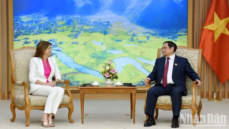 Minh Chinh valoró altamente los resultados de las actividades de la canciller de Eslovenia en el marco de su visita.