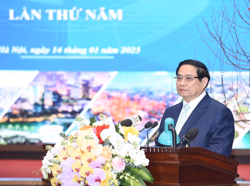 El primer ministro de Vietnam, Pham Minh Chinh, interviene en la reunión. (Fotografía: Nhan Dan)