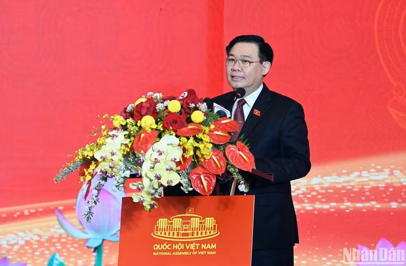 El presidente de la Asamblea Nacional de Vietnam, Vuong Dinh Hue, pronuncia el discurso de clausura. (Fotografía: Nhan Dan)