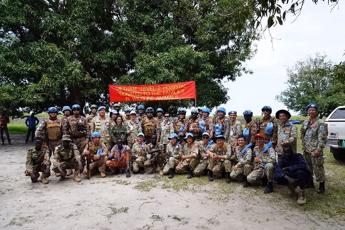 A la delegación se sumaron oficiales de Mongolia y Tailandia y funcionarios de la localidad.