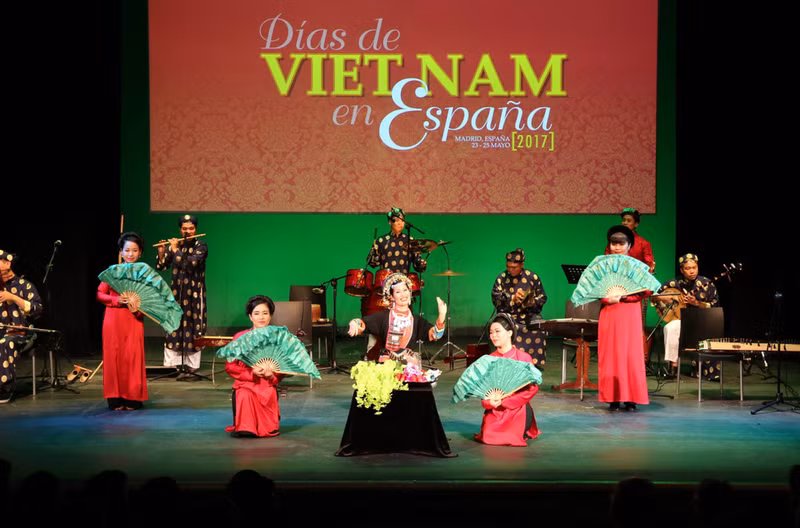 Actuaciones artísticas en la ceremonia de inauguración del “Día de Vietnam en España 2017”.